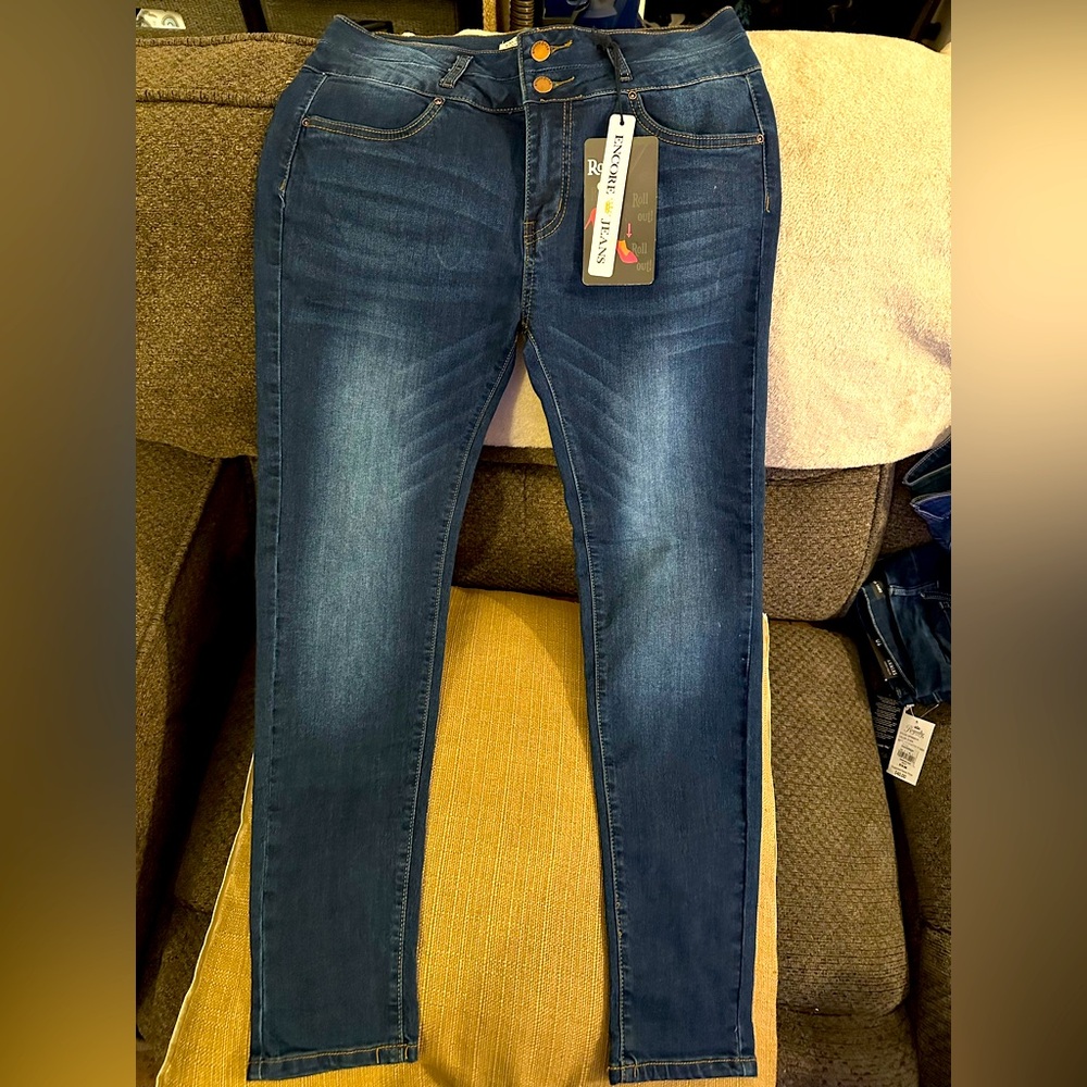 ENCORE skinny jeans. Size 13. NWT